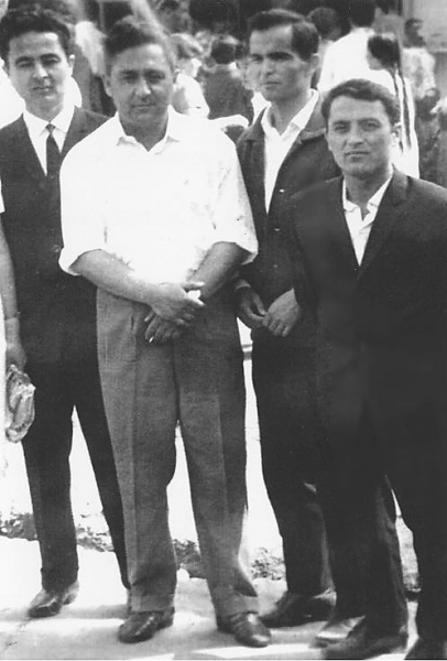 Опубликовано архивное фото Ислама Каримова с братьями