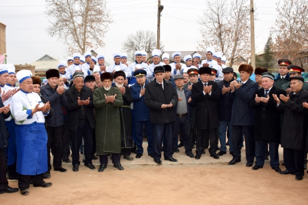 8 тонн плова: сурхандарьинские ошпазы побили рекорд ташкентцев