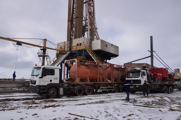 На плато Устюрт открыто новое месторождение газового конденсата (фото)