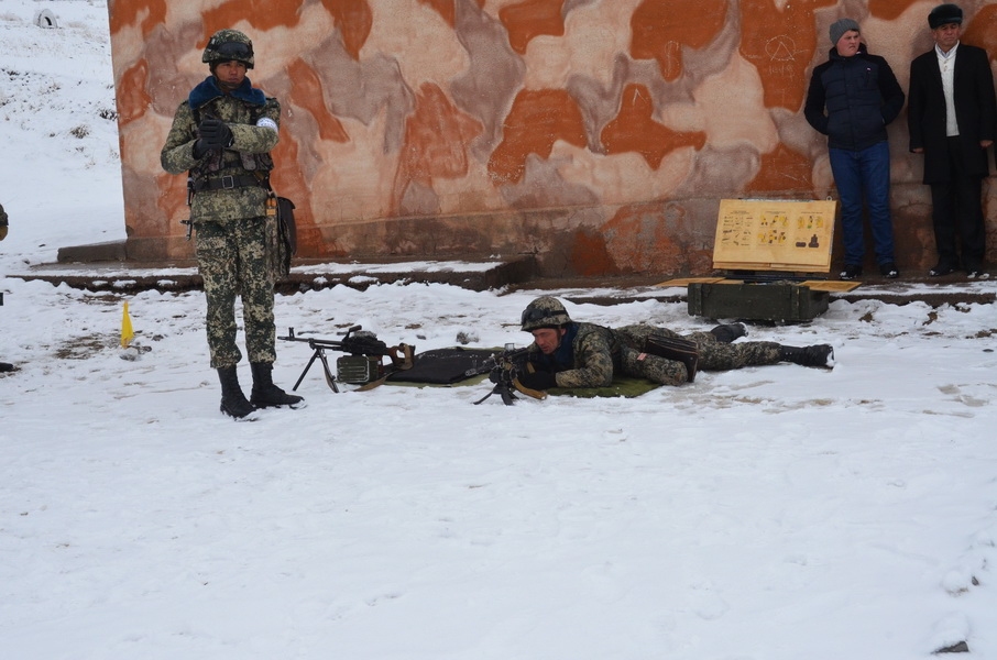 Полигон Ташкентского военного округа: автоматы, пулеметы, гранаты Полигон Ташкентского военного округа: автоматы, пулеметы, гранаты