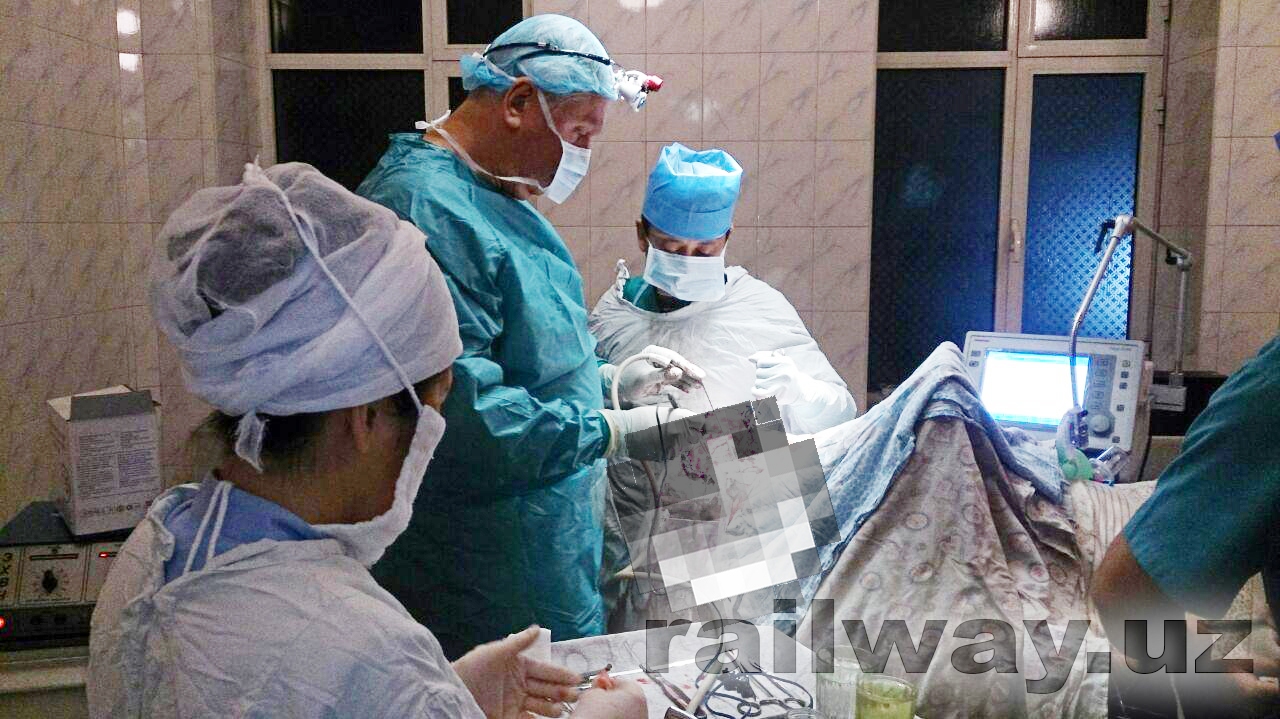 Хирурги НИИ имени Н.Н. Бурденко проводят операции в Андижане