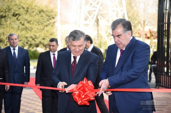 Президенты открыли движение по новой железной дороге между Узбекистаном и Таджикистаном