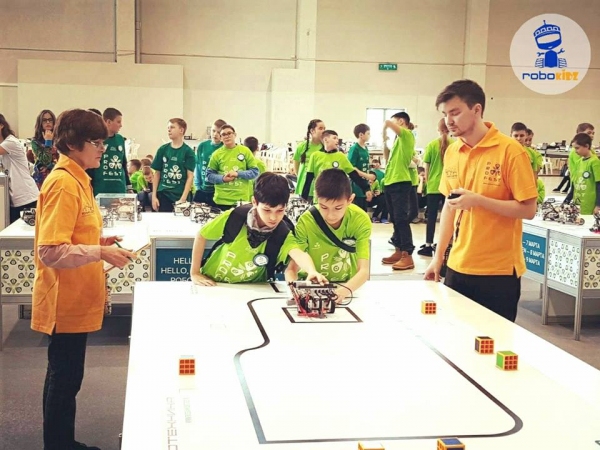 Юные робототехники из Ташкента заняли первое место на московском фестивале PROFEST