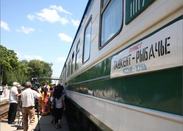С 22 марта начнет курсировать поезд из Ташкента в Бишкек