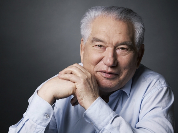 Книги, фильмы и переименование улиц: в Узбекистане отметят 90-летие Чингиза Айтматова