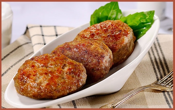 Любят взрослые и детки только школьные котлетки!