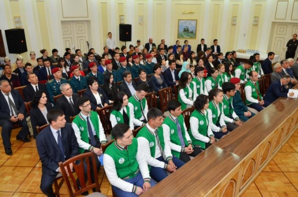 Татьяна Каримова вручила награды авторам лучших сочинений о Первом Президенте