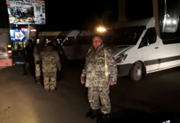 «Незаконный блокпост» трижды сорвал автобусный рейс Ташкент – Алматы (видео)