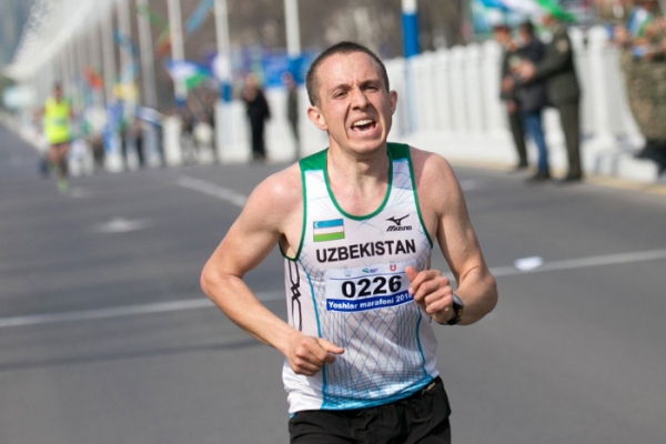 Узбекистанские бегуны стал победителями марафона в Алматы