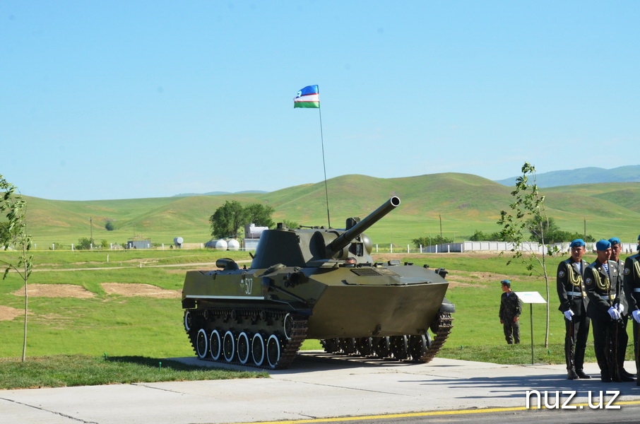 Военный парад: техника и песни военных лет Военный парад: техника и песни военных лет