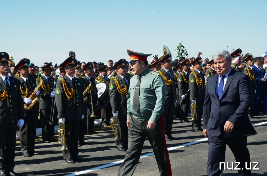 Военный парад: техника и песни военных лет Военный парад: техника и песни военных лет