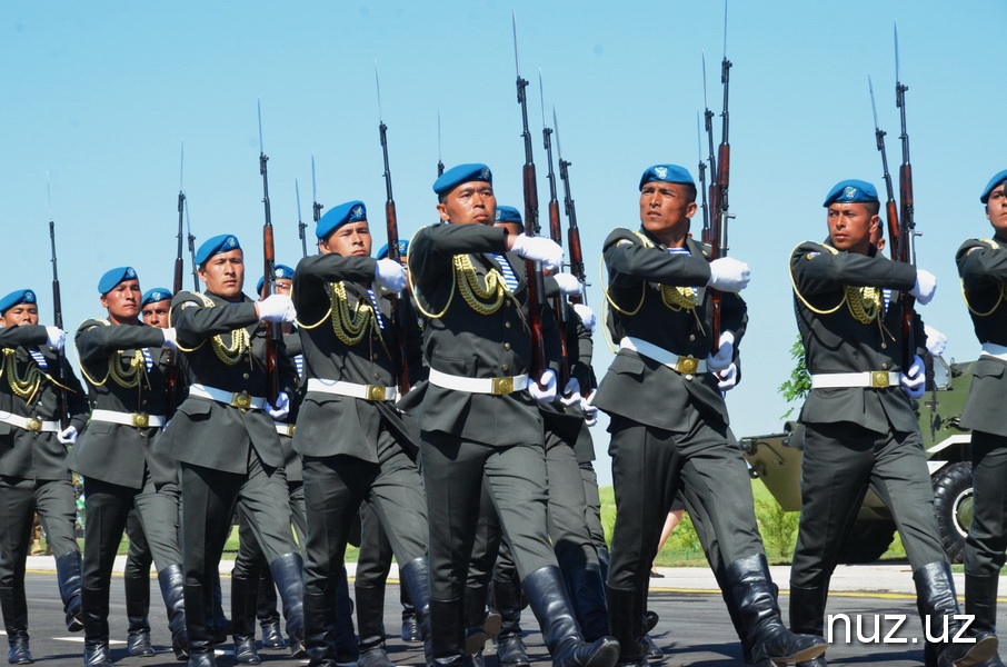 Военный парад: техника и песни военных лет Военный парад: техника и песни военных лет