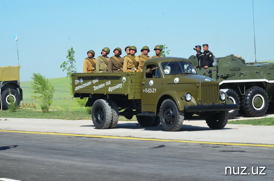 Военный парад: техника и песни военных лет Военный парад: техника и песни военных лет