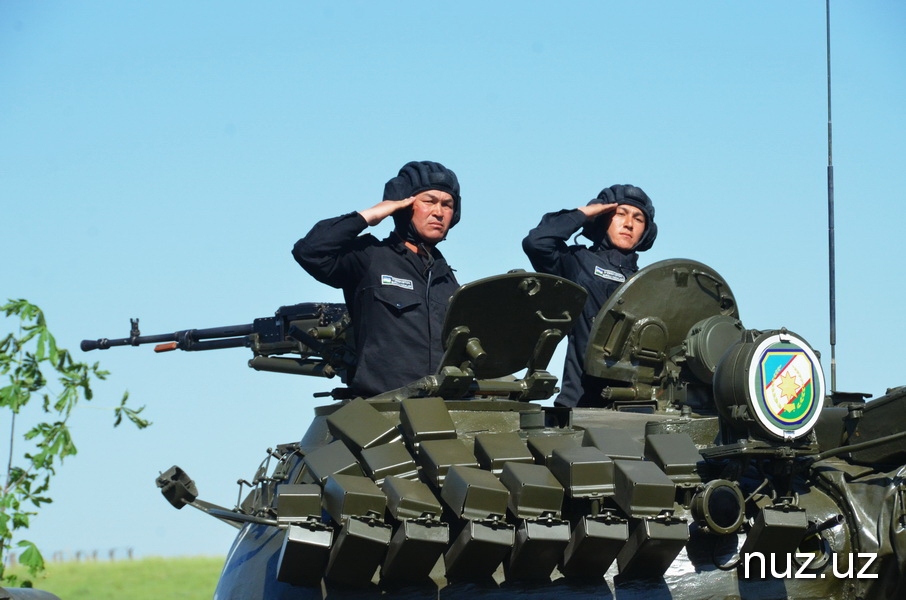 Военный парад: техника и песни военных лет Военный парад: техника и песни военных лет