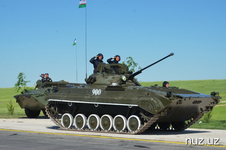 Военный парад: техника и песни военных лет Военный парад: техника и песни военных лет