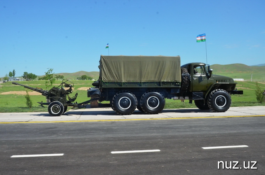 Военный парад: техника и песни военных лет Военный парад: техника и песни военных лет