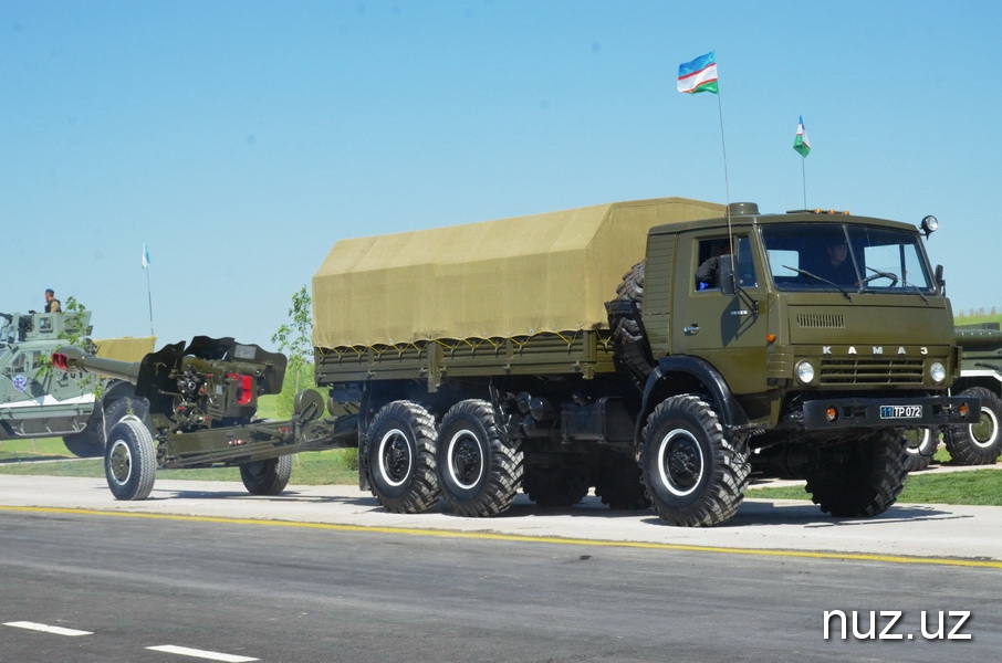 Военный парад: техника и песни военных лет Военный парад: техника и песни военных лет