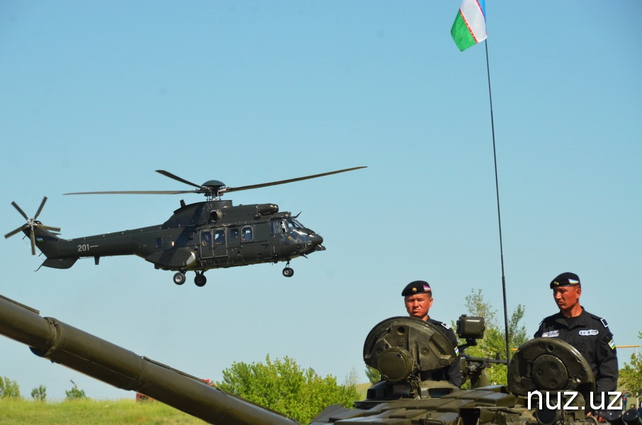 Военный парад: техника и песни военных лет Военный парад: техника и песни военных лет