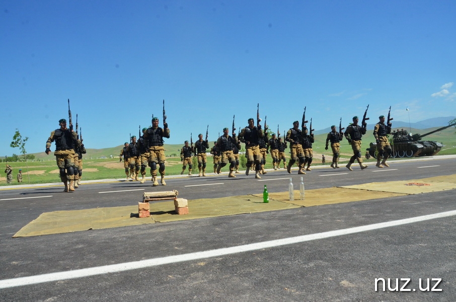 Военный парад: техника и песни военных лет Военный парад: техника и песни военных лет