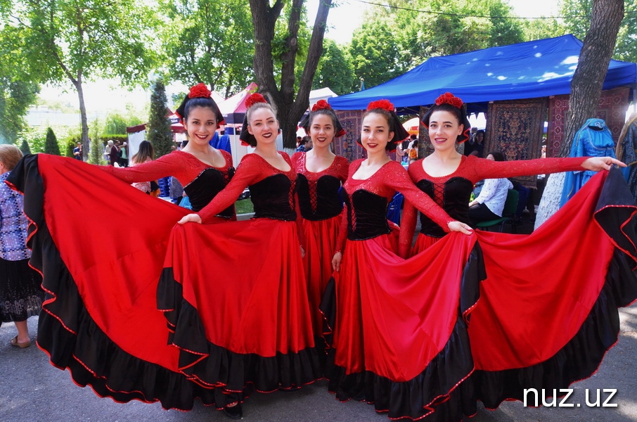 Фестиваль национальных блюд: от таджикского плова до американского барбекю-бургера Фестиваль национальных блюд: от таджикского плова до американского барбекю-бургера