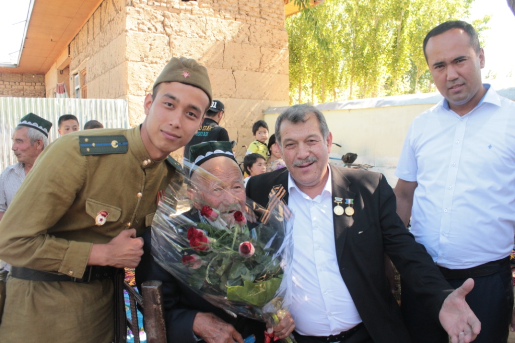 «Водители Намангана» отметили День Победы под «Катюшу» «Водители Намангана» отметили День Победы под «Катюшу»