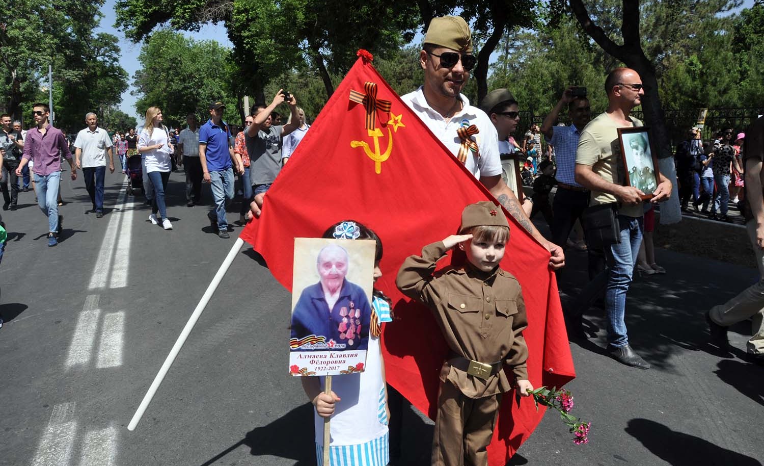 "Бессмертный полк" в Ташкенте: как это было "Бессмертный полк" в Ташкенте: как это было