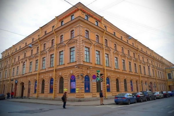 В Санкт-Петербурге будет выставлен золотошвейный халат эмира Бухары
