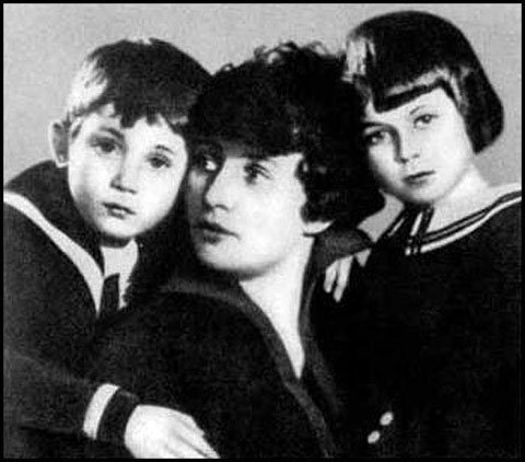 Есенины – «чудо ХХ века» Есенины – «чудо ХХ века»