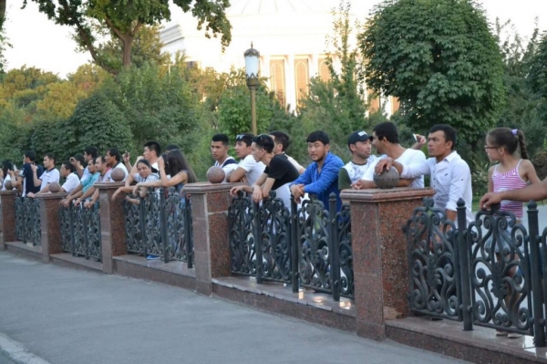 В центре Ташкента впервые прошел конный парад