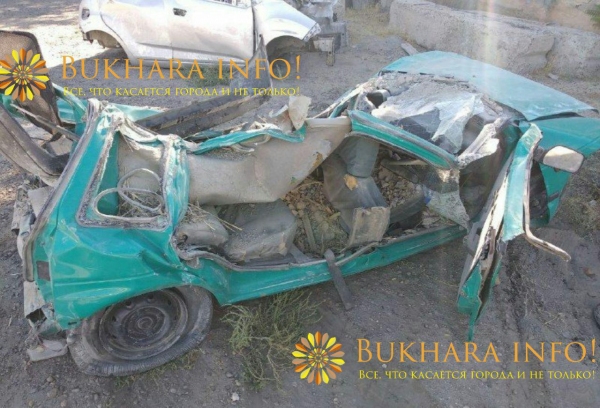 Под рухнувшим зданием в Бухаре погибли люди