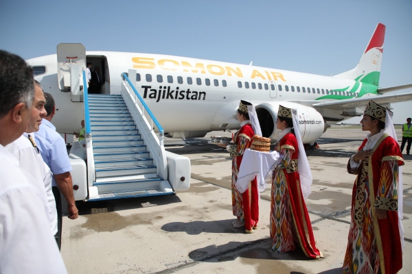 Первый самолет таджикистанской авиакомпании Somon Air приземлился в Бухаре