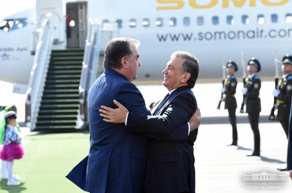 Исторический визит: впервые за последние 20 лет Президент Таджикистана прибыл в Ташкент (фото)