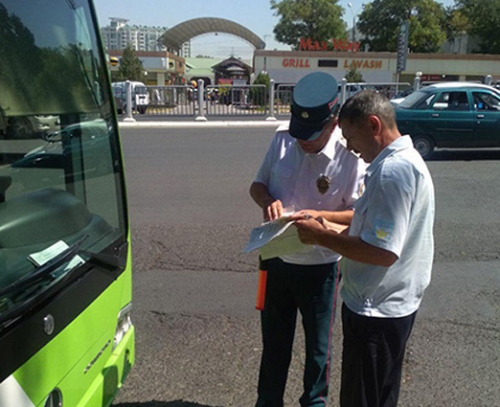 Сотрудники ГУВД Ташкента оштрафовали пятерых водителей автобусов и одного таксиста