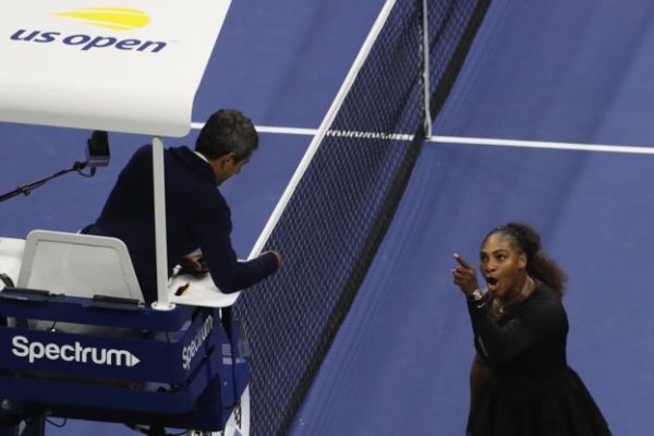 Серена Уильямс закатила истерику на финале US Open, проиграв японке Наоми Осаке