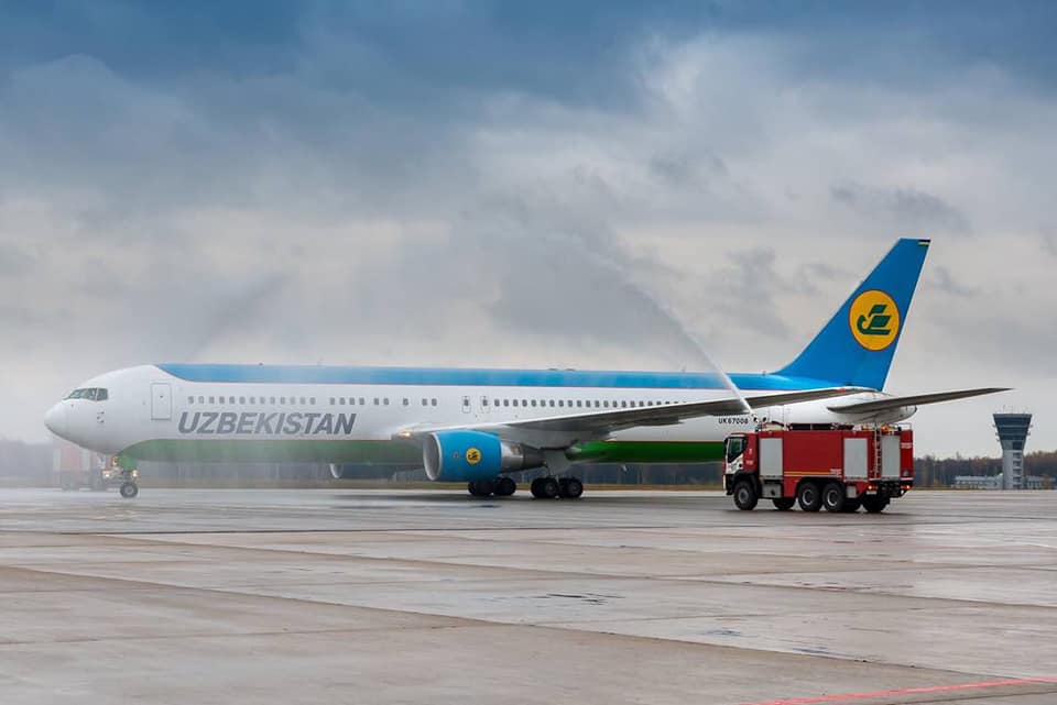 Первый рейс Uzbekistan Airways прибыл в аэропорт Внуково Первый рейс Uzbekistan Airways прибыл в аэропорт Внуково
