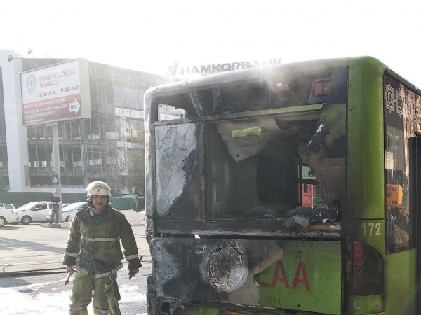 В Ташкенте снова загорелся пассажирский автобус