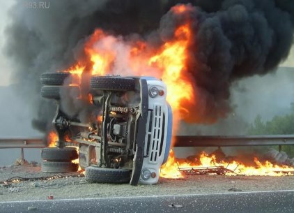 В результате ДТП в Джизакской области сгорел водитель грузовика
