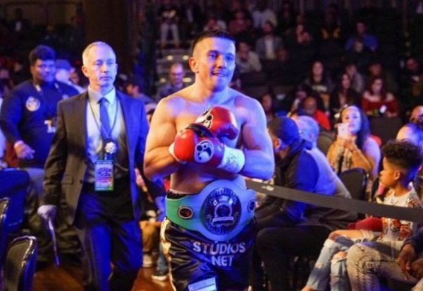 Санжар Рахмонов победил американского боксера Джонатана Стила (видео)