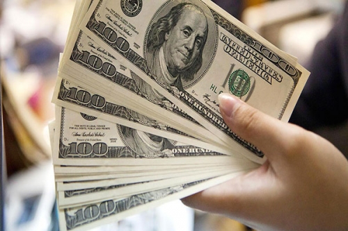 Доллар продолжает расти: американская валюта преодолела новую отметку на узбекском рынке