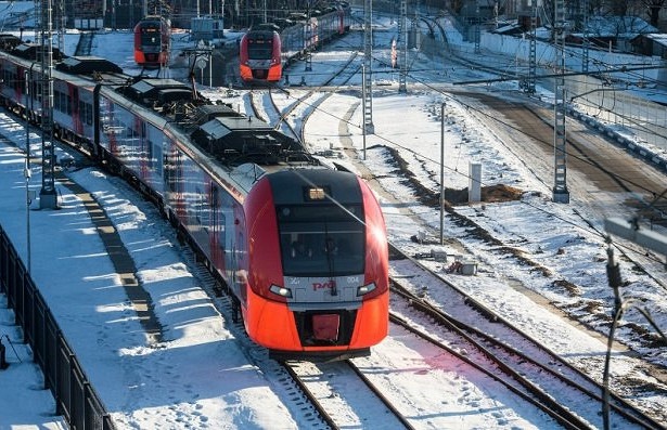 В Москве электричка насмерть сбила 45-летнего узбекистанца В Москве электричка насмерть сбила 45-летнего узбекистанца