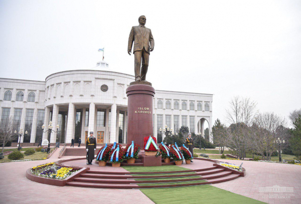 Шавкат Мирзиёев принял участие в мероприятиях ко дню рождения Первого Президента в Ташкенте и Самарканде