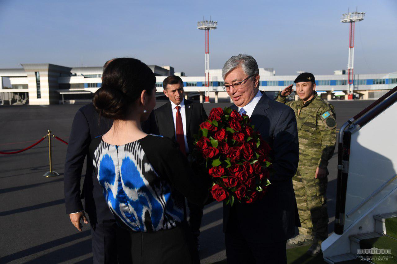 Президента Казахстана в Ташкенте встретил Премьер-министр Узбекистана Абдулла Арипов Президента Казахстана в Ташкенте встретил Премьер-министр Узбекистана Абдулла Арипов