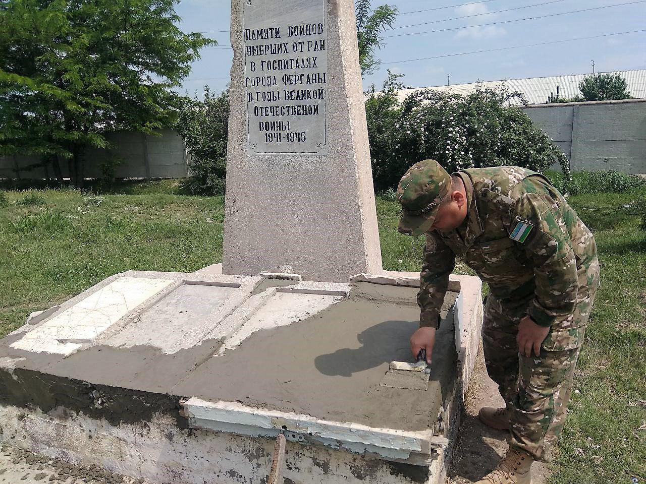 Военнослужащие Минобороны провели благоустройство воинских захоронений в Узбекистане