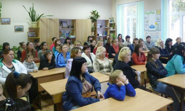 «Хамка, учи русский язык!»: педагог из Новосибирска оскорбила маму ученика из Узбекистана