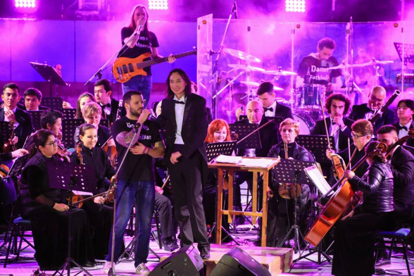 «We will rock you»: в Ташкенте прошёл симфонический рок-концерт под открытым небом