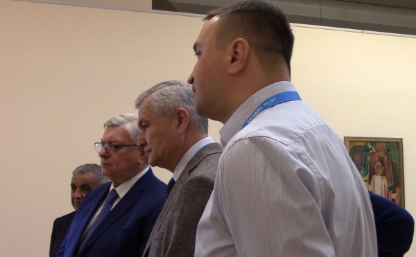 Первыми зрителями новой выставки из Нукусского музея   стали  участники форума   МГИМО