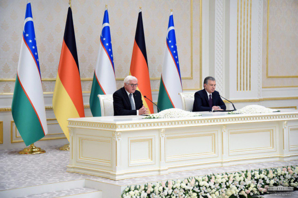 Довольны результатами переговоров: президенты Узбекистана и Германии подписали соглашения о производстве Volkswagen и открытии медицинского центра