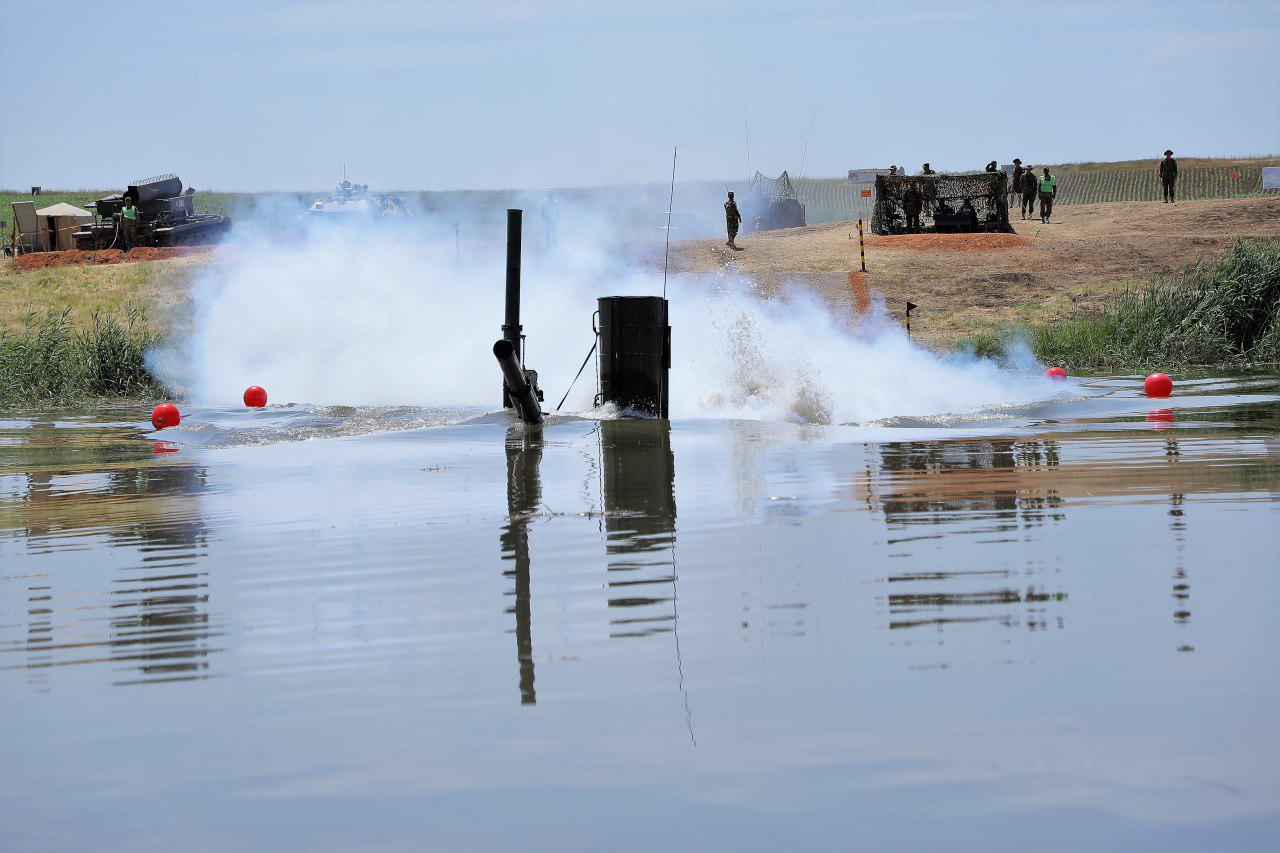 На танках на воде и под водой На танках на воде и под водой