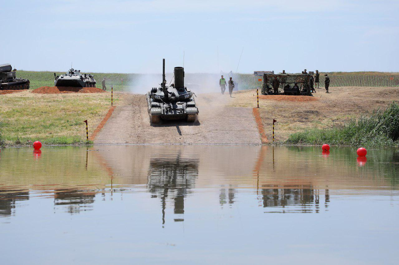 На танках на воде и под водой На танках на воде и под водой