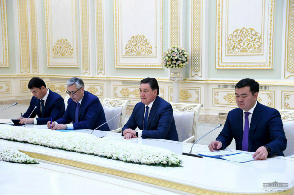 Шавкат Мирзиёев принял премьер-министра Казахстана